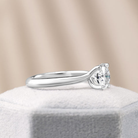 Isabella 1.5 ct Lab Grown Round Cut Classic 4 Prong Diamond Engagement Ring