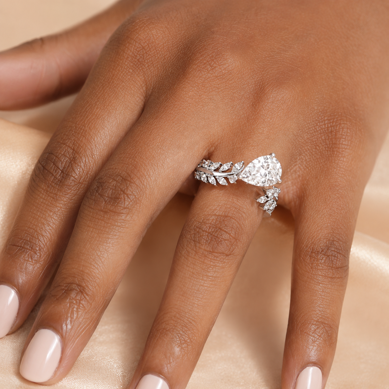 2.00 CT Sweeping Ivy Pear Lab-Grown Diamond 2PCS Bridal Set in 14K White Gold – Nature Inspired Vine Wedding Ring Design